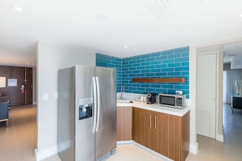 PRESIDENTIAL 2 BEDROOM STE - OCEAN VW - 2KNG
