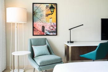 Premium Room, 1 King Bed, Balcony, Garden View (Garden Wing)
