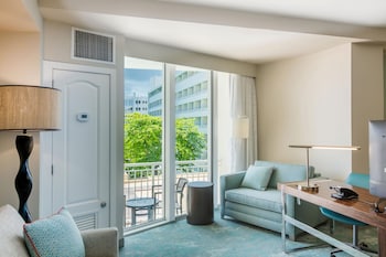 Junior Suite, 1 King Bed with Sofa bed, Mobility Accessible, Balcony (Roll-in Shower)