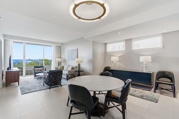 Premium Suite, 1 King Bed with Sofa bed, Kitchenette, Garden View (Garden Wing)
