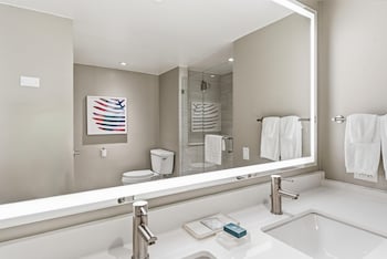 Premium Suite, 1 King Bed with Sofa bed, Kitchenette, Garden View (Garden Wing)