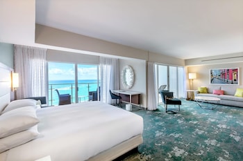 Suite, Multiple Beds, Balcony (Wave Wing)