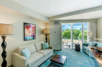 Junior Suite, 1 King Bed with Sofa bed, Mobility Accessible, Balcony (Roll-in Shower)