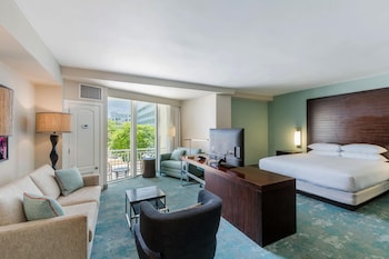 Junior Suite, 1 King Bed with Sofa bed, Mobility Accessible, Balcony (Roll-in Shower)