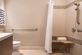 Room, 2 Double Beds, Mobility Accessible, Garden View (Roll-In Shower)