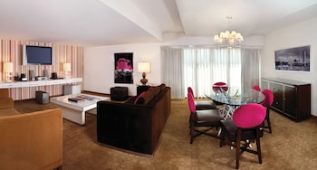 GO Premium Suite, 1 King, Non-Smoking