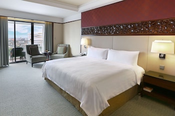 Premier Room, 1 King Bed, Balcony