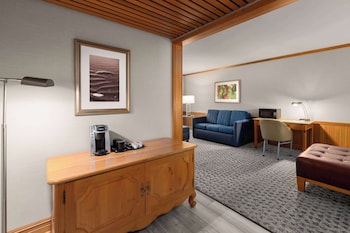 Junior Suite, 1 King Bed, Non Smoking (Water View)