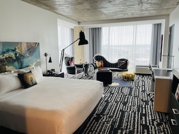 Room, 1 King Bed, Accessible (Escape, Mobility, Roll-In Shower)