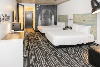 Room, 2 Queen Beds, Mobility Accessible, Corner (Mobility, Corner)