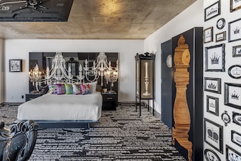 Premium Room, 1 King Bed (Cake)