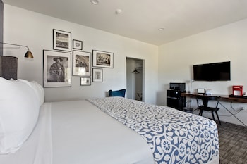Premium Room, 1 King Bed, Second Floor