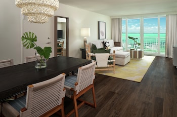 Suite, 1 King Bed (Waterfront)