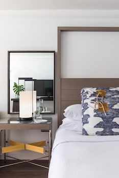 Room, 2 Queen Beds (Partial Waterfront)
