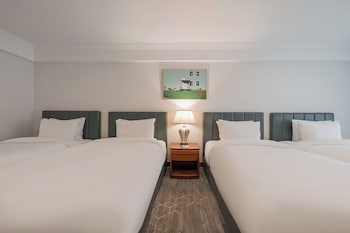 Quadruple Room, Bathtub (with Breakfast for 2 Adults, 1 Child)
