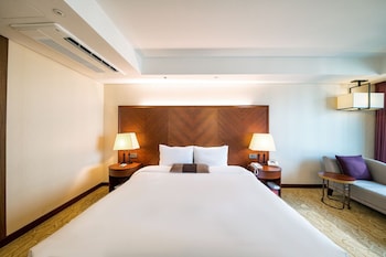 Premium Room, 1 King Bed (Breakfast for 1 Included)