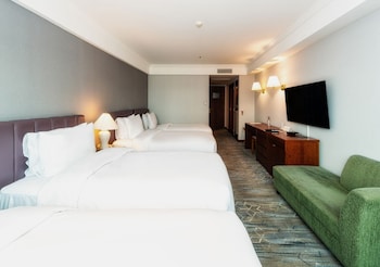 Quadruple Room, Bathtub (with Breakfast for 2 Adults, 1 Child)