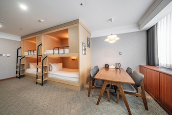 [Dear My Family] Family Bunk + Breakfast for 2 & 1 child +2 Random ticket (Running man/Dynamic maze)