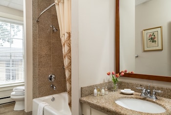 Deluxe Room, 1 King Bed