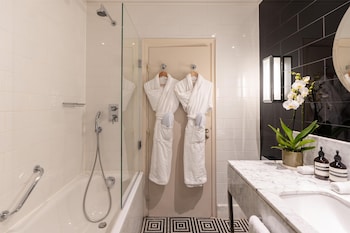 Room, 1 King Bed (Pavillon 4 star)