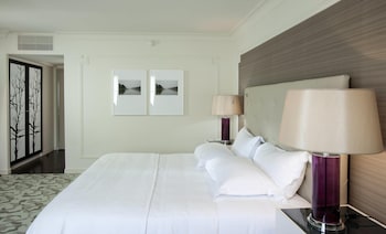 Room, 1 King Bed (Pavillon 4 star)