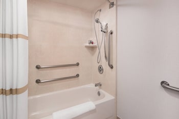 Room, 1 Queen Bed (Mobility Accessible, Tub)