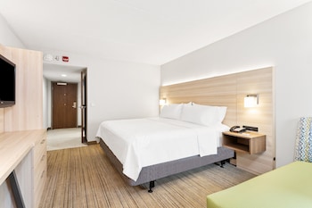 Standard Room, 1 King Bed, Roll-in Shower (Mobility Accessible)