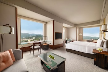 Horizon Premier King Room