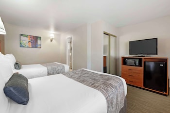 Standard Room, 2 Queen Beds, Non Smoking, Refrigerator