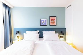 Standard Room, 1 Queen Bed, Accessible
