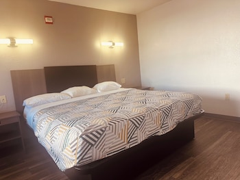 Standard Room, 1 King Bed, Non Smoking, Refrigerator & Microwave