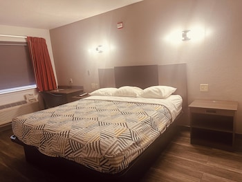Standard Room, 1 King Bed, Non Smoking, Refrigerator & Microwave