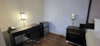 Room, 1 King Bed, Accessible, Non Smoking (Tub with Grab Bars)