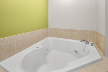 Suite, 1 King Bed with Sofa bed, Jetted Tub