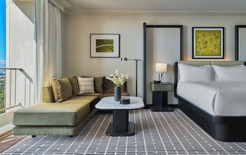Grand Suite, 2 Bedrooms (Skyline | King/Queen)