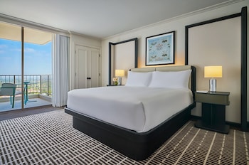 Corner One Bedroom Accessible Suite