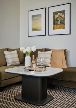 Corner Ocean One Bedroom Suite