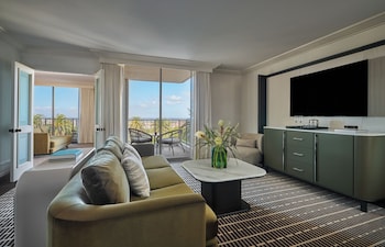 Corner Ocean One Bedroom Suite