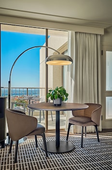Corner Skyline One Bedroom Suite
