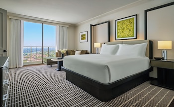 Corner Ocean One Bedroom Suite