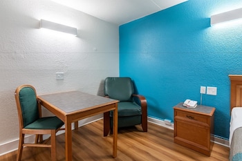 Standard Room, 1 King Bed, Smoking