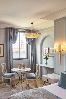 Premium Room (St Marks View)