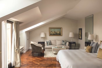 Junior Suite, Lagoon View (with Balcony or Terrace)