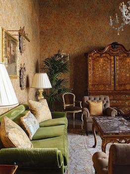 Suite (Dogaressa)