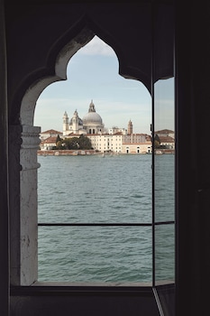 Suite (St Marks View)