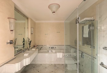 Junior Suite, Patio (Poolside)