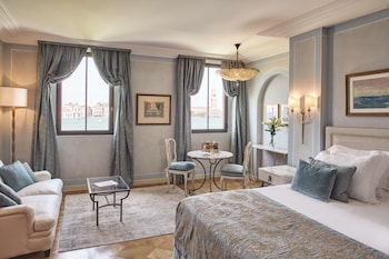 Premium Room (St Marks View)