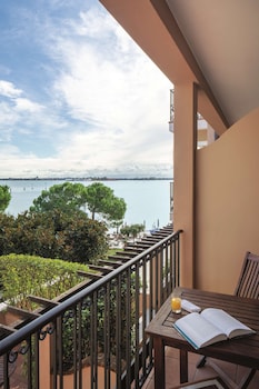 Junior Suite, Lagoon View (with Balcony or Terrace)
