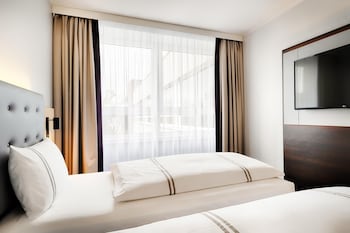 Twin Room, Roll-in Shower