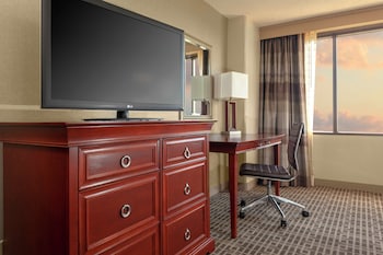 Room, 1 King Bed, Refrigerator, Corner